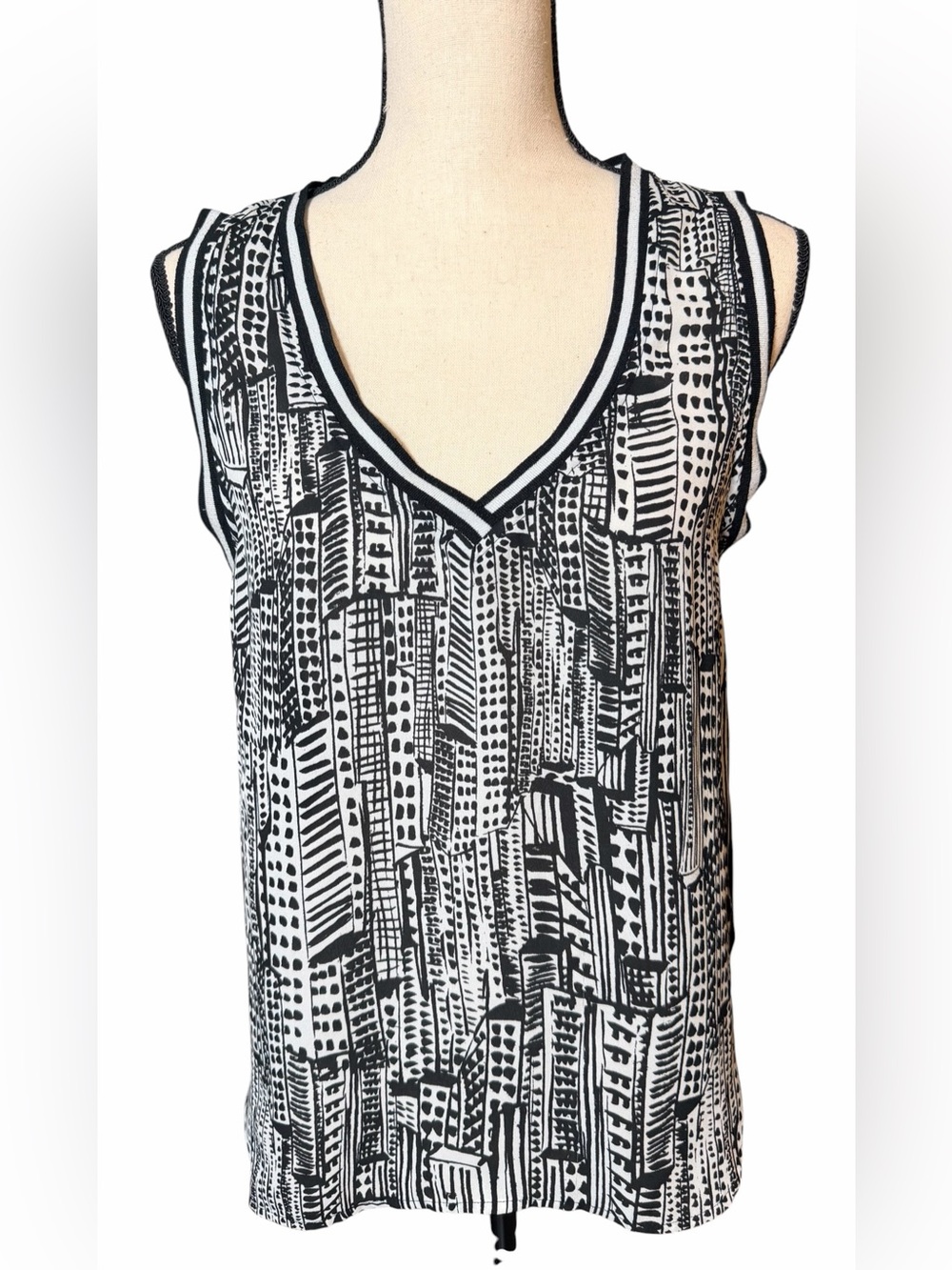 Sam Edelman Black & White Cityscape Skyscraper Tank Top Size
